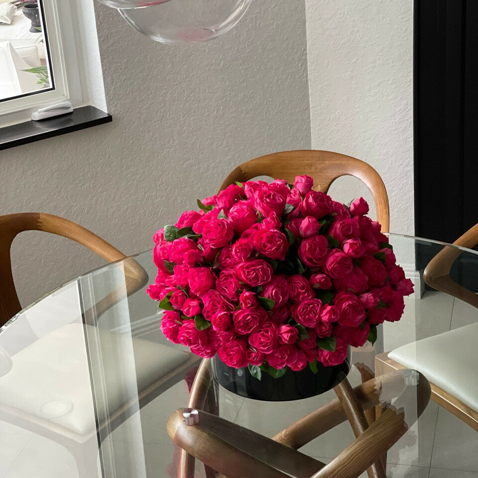 Dark Pink English Roses in Black Glass Vase – The Ever Botanic