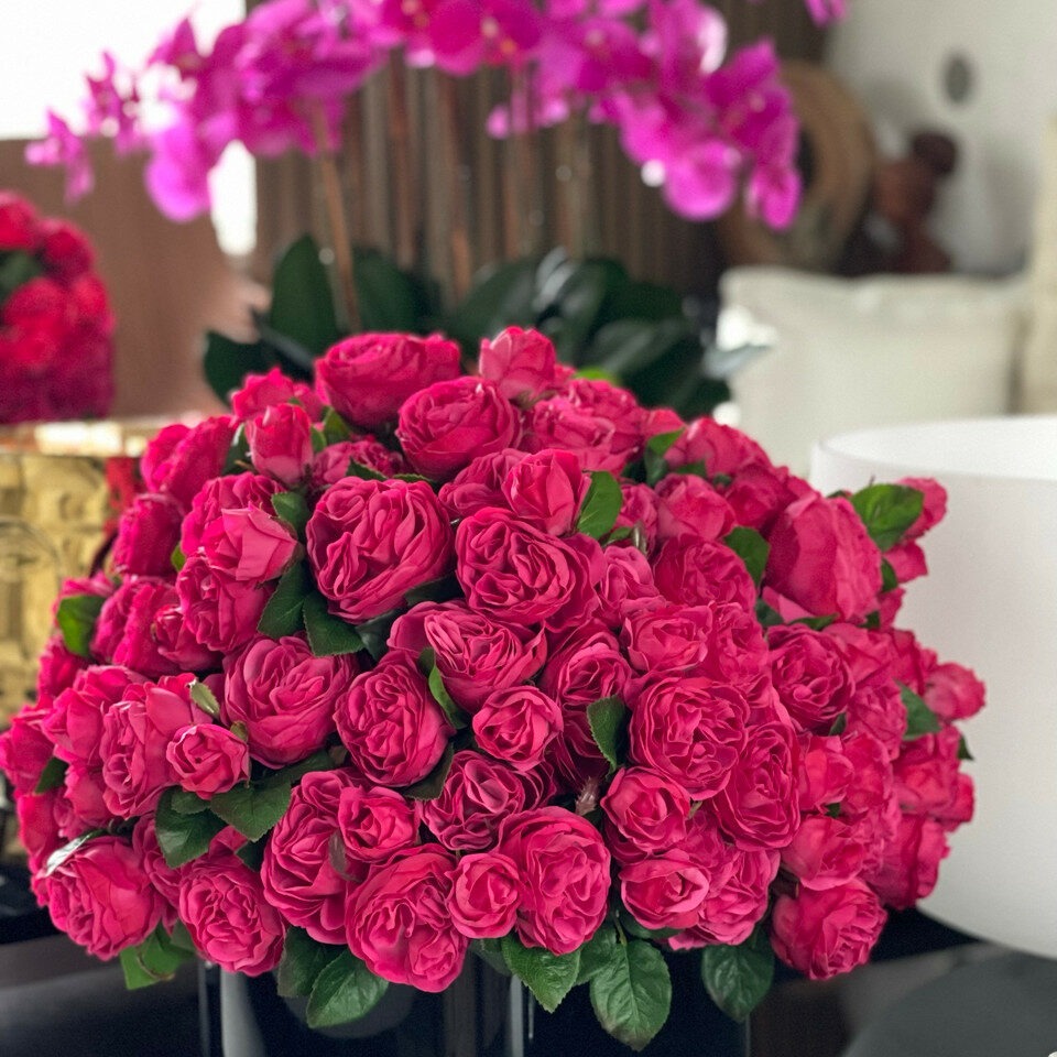 Dark Pink English Roses in Black Glass Vase – The Ever Botanic