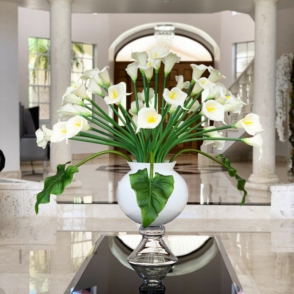Elegant Vase with Multiple White Calla Lilies – The Ever Botanic