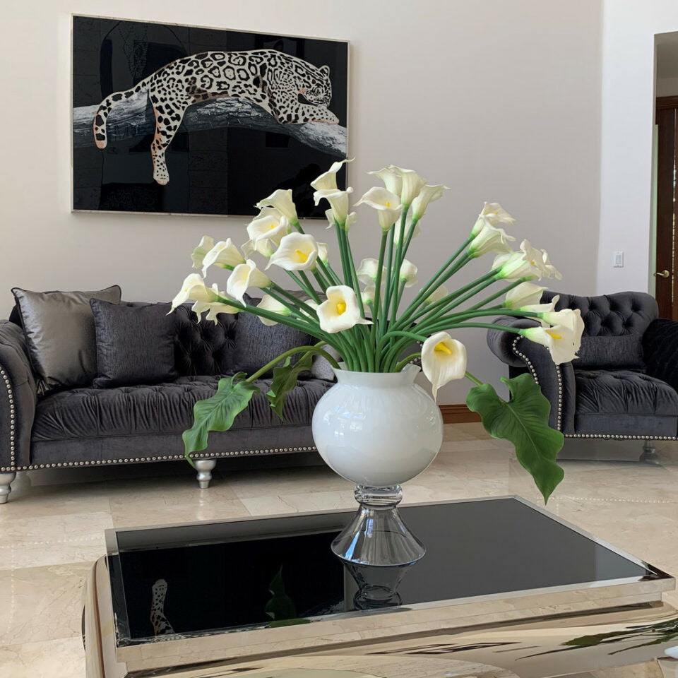 Elegant Vase with Multiple White Calla Lilies – The Ever Botanic