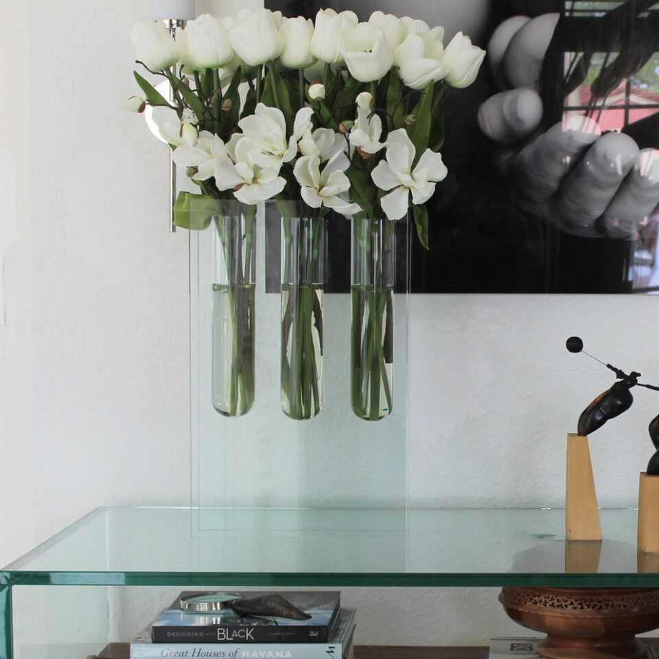 Triple vase with white tulips – The Ever Botanic