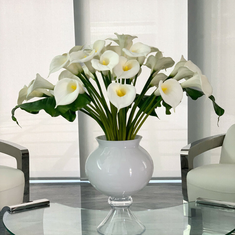 Elegant Vase with Multiple White Calla Lilies – The Ever Botanic